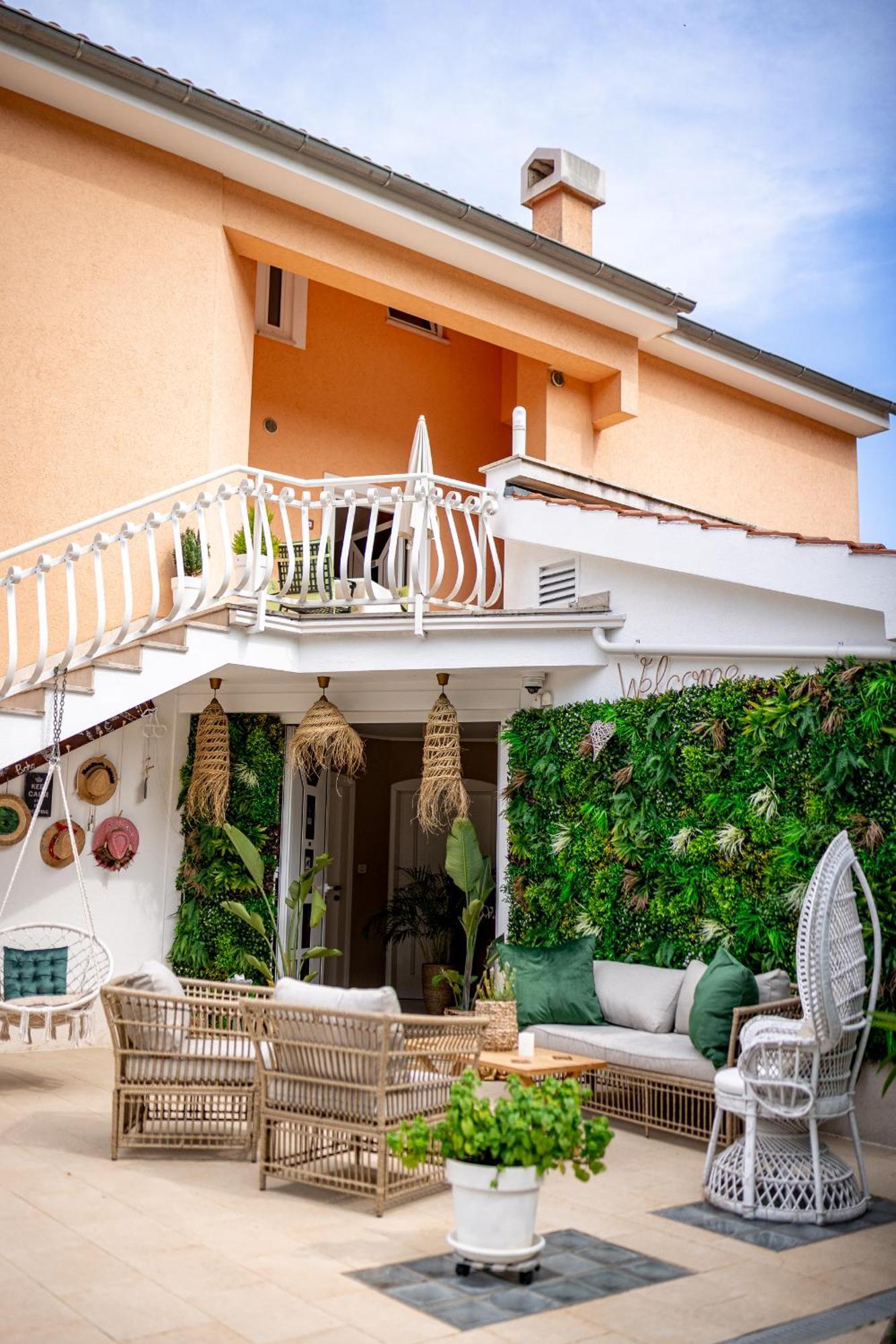 Guest house Nada 4*